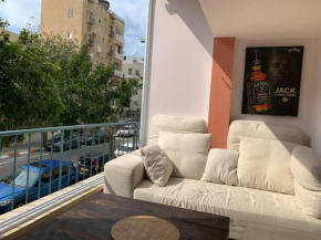 Sunny & Cosy flat with balcony by TLV Yarkon Park.